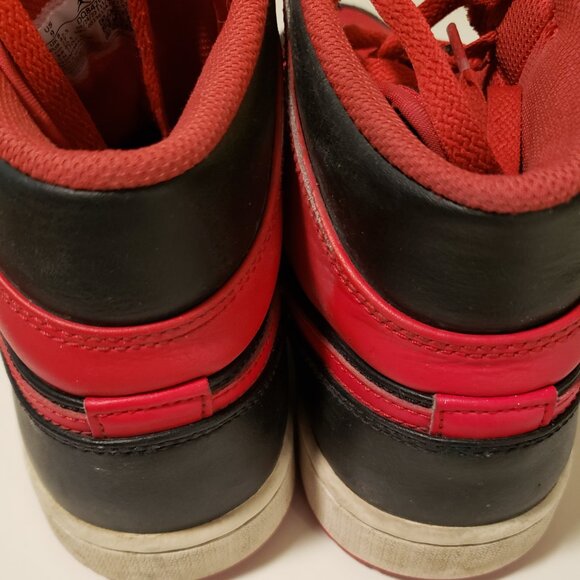 Nike Air Jordan 1 Mid Alternate Bred - US size 9 - used - Black and Fire Red - Picture 5 of 10